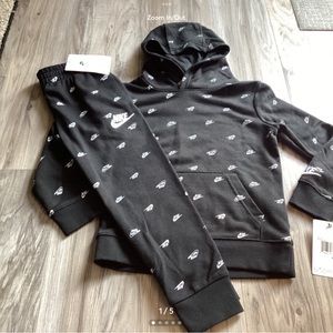 Boys Nike hoodie & joggers outfit size 5(NWT) ~~~NO LOW BALLS~~~